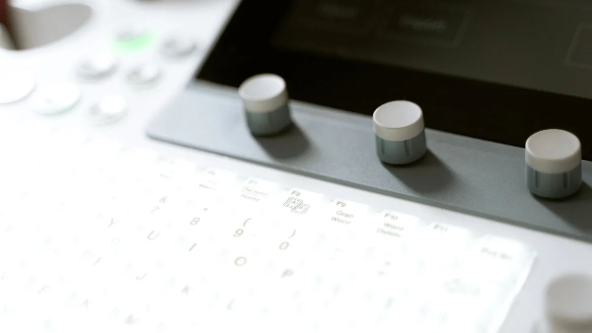Midi Keyboard Explained: Features, Types and Tips