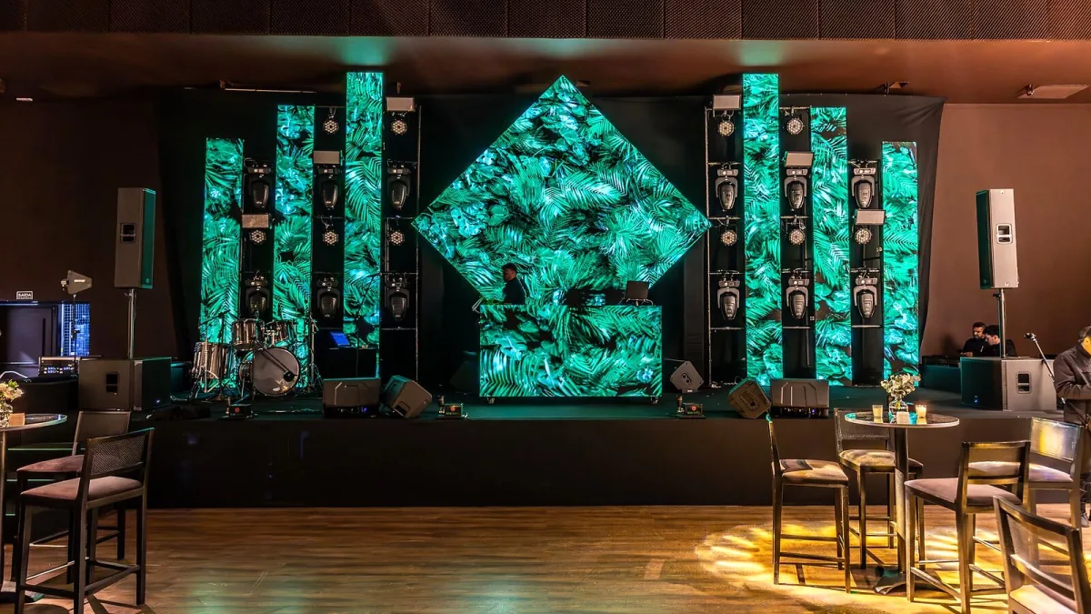 The Best Line Arrays for the Money